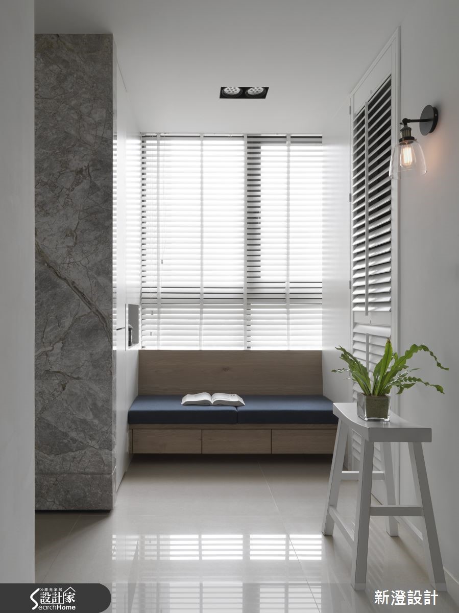 設計師為 63 坪宅邸注入大量純白色調，卻因為融合各種